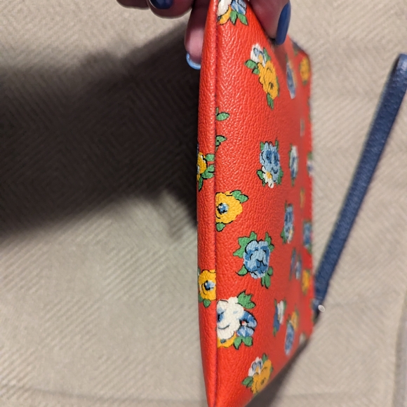 Coach Tea Rose Westie Corner Zip Wristlet - Picture 5 of 9